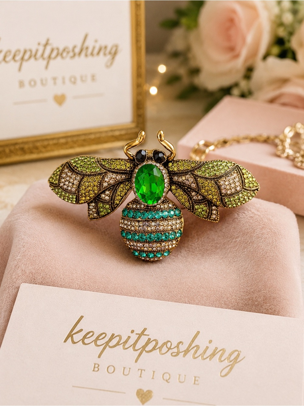 Keepitposhing Green Crystal Bee Pendant Necklace